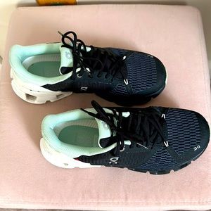 On Cloud Sneakers Blk